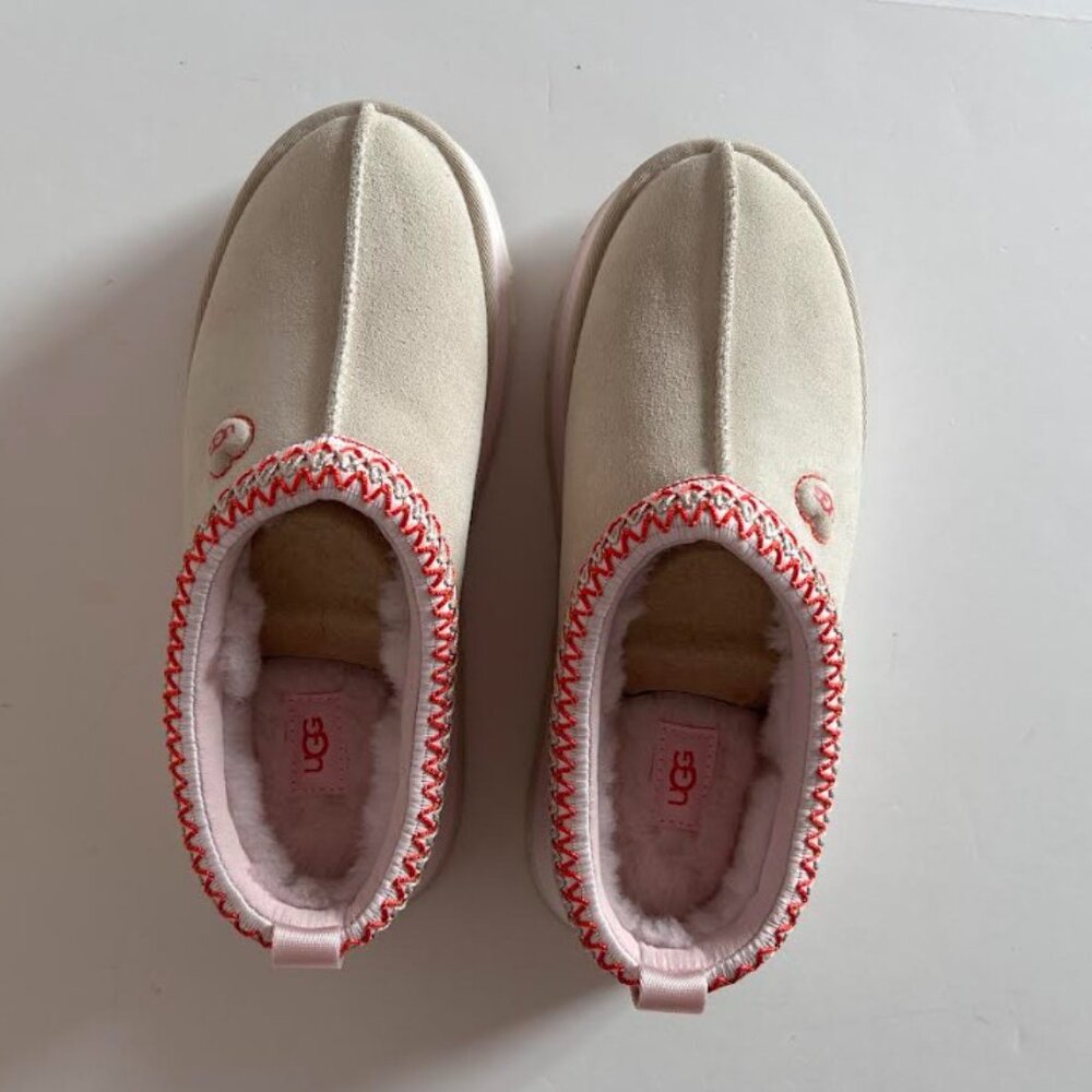 Ugg Tazz Love 26 Sea Salt/Rosetta Limited Edition Valentine’s Day 8 - Picture 10 of 16